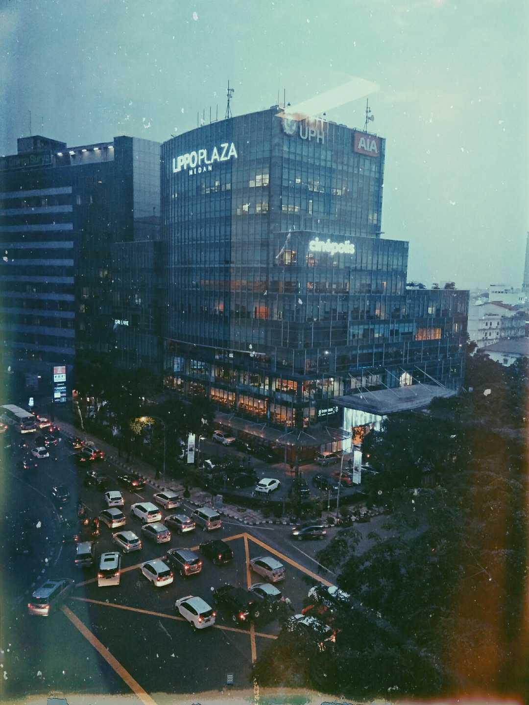 Pemandangan dari atas gedung