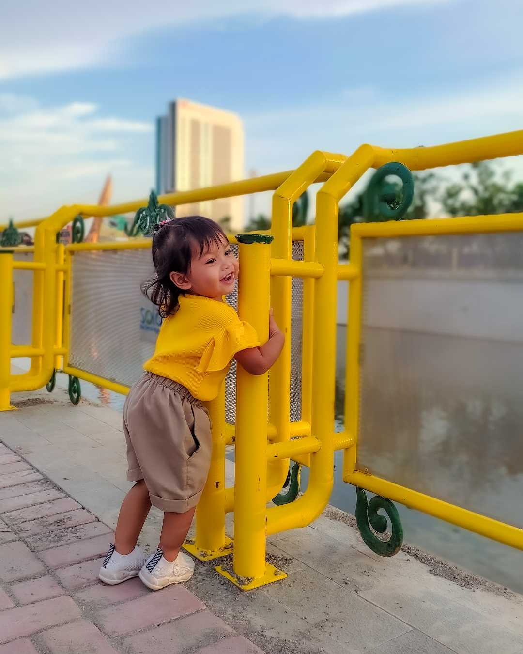 Si Kuning Ceria