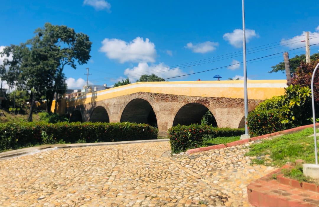 Puente sobre el Río Yayabo 
