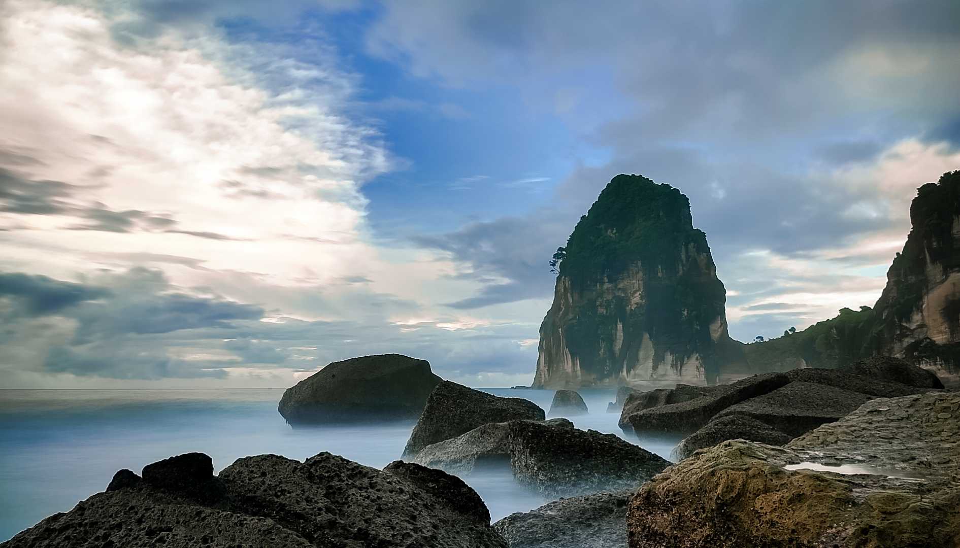 Pangasan beach waves