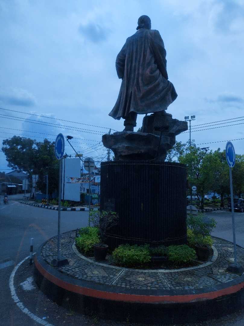 Tugu Patung Jendral Soedirman