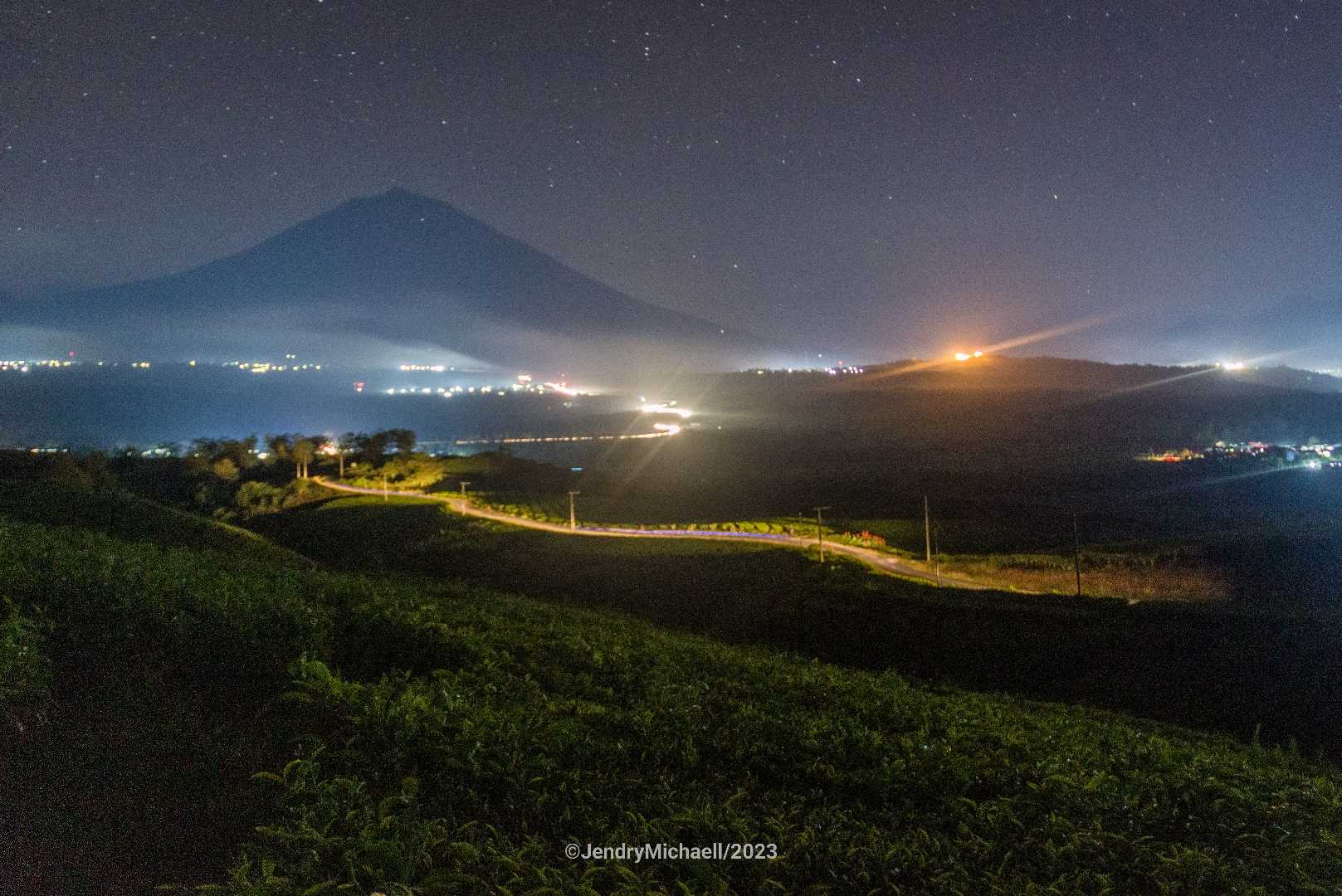 menembus kegelapan malam