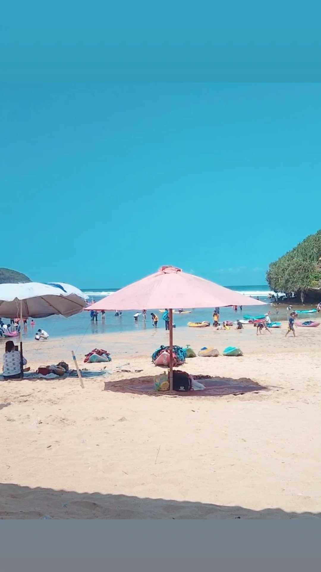 - Drini Beach -