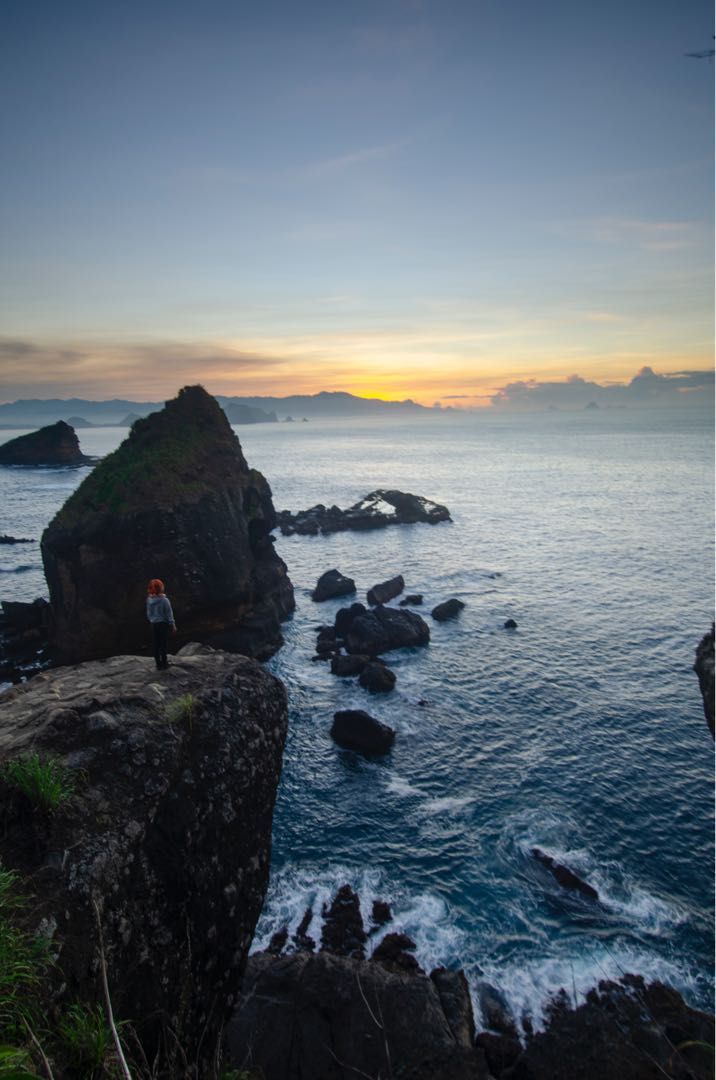 Menanti pagi di tanjung papuma