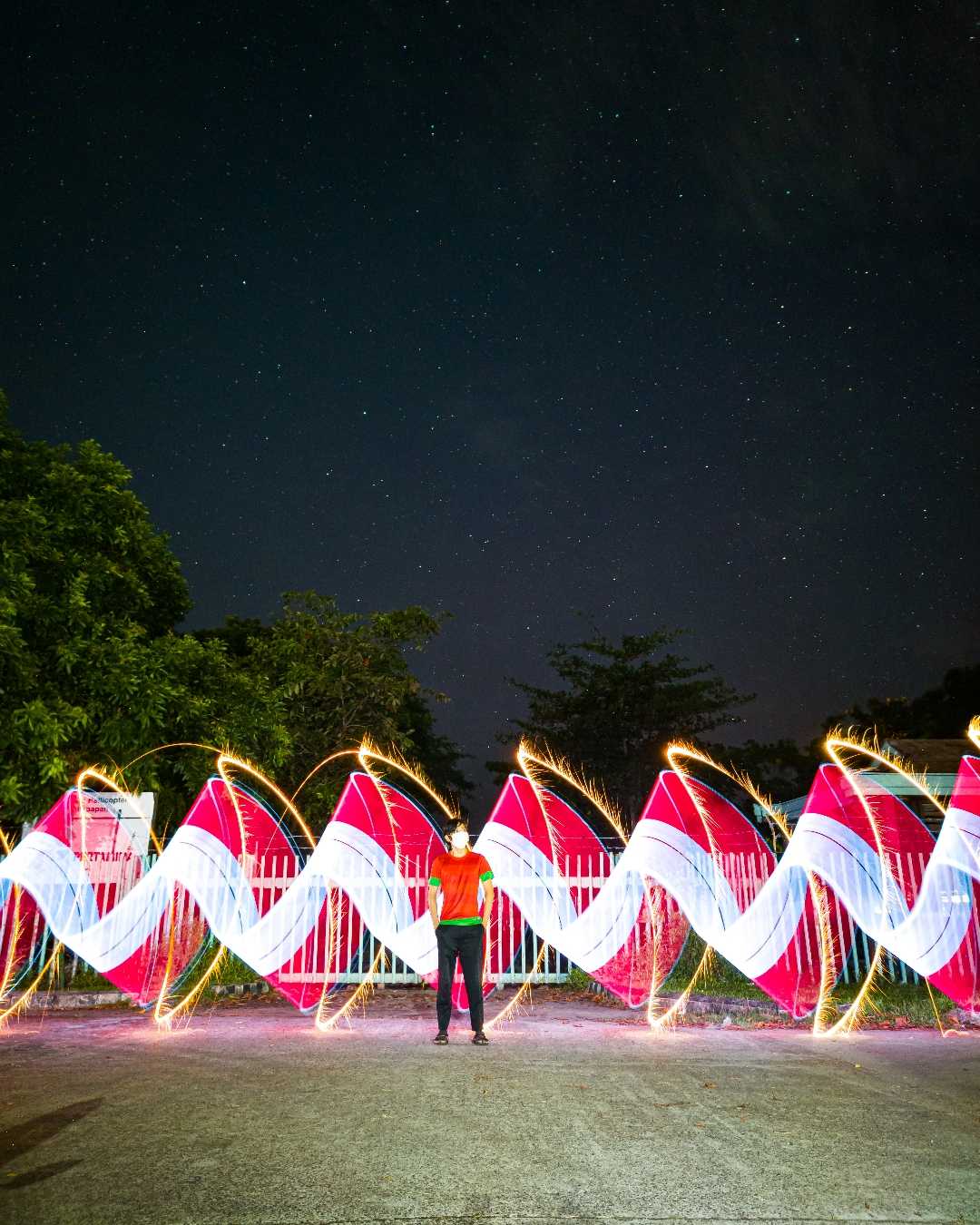 Lightpainting Konsep Merah Putih