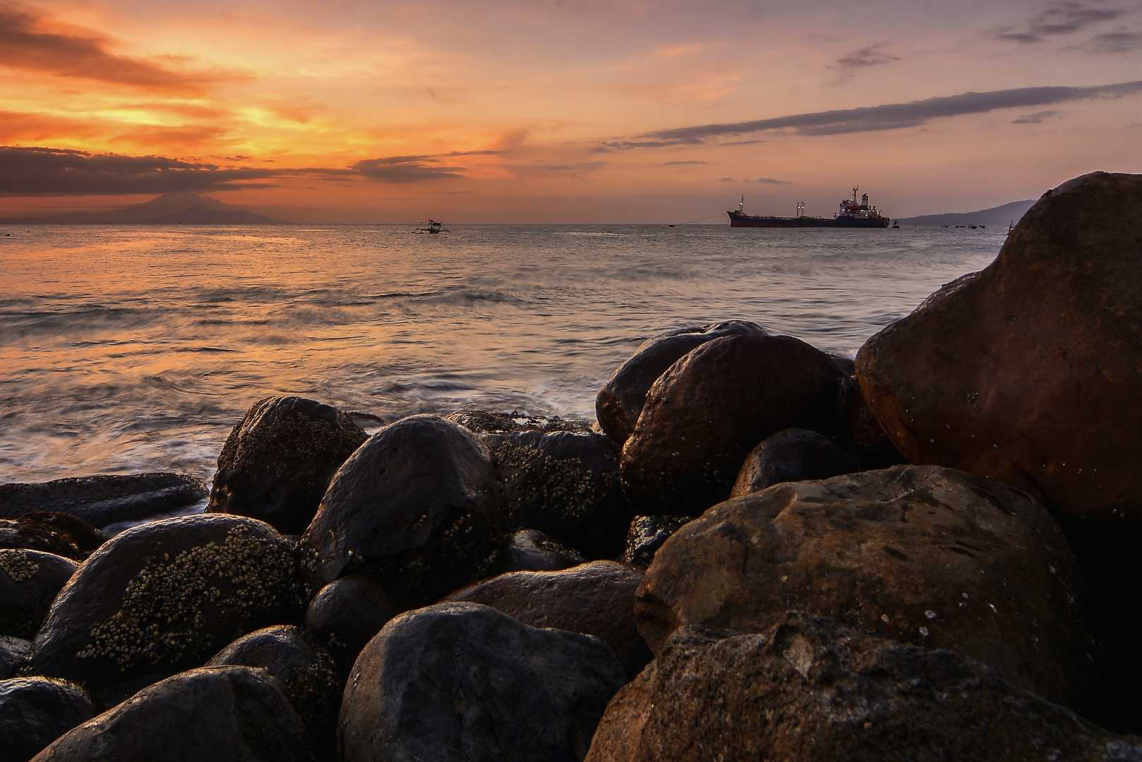 sunset pantai ampenan