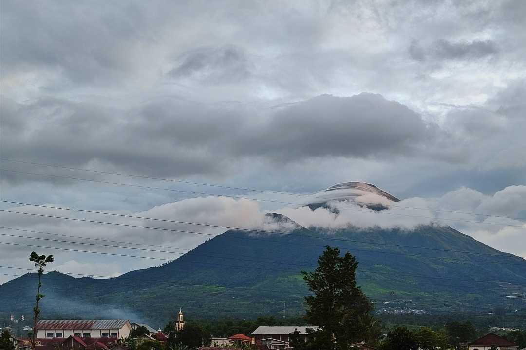 awan di gunung sindoro