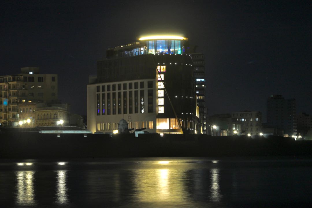 “Paseo del Prado” Hotel at night 