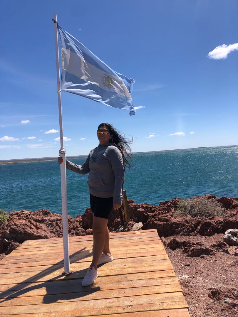 la pinguinera en el Sur pd// después de esa foto se me voló la gorra al mar argentina