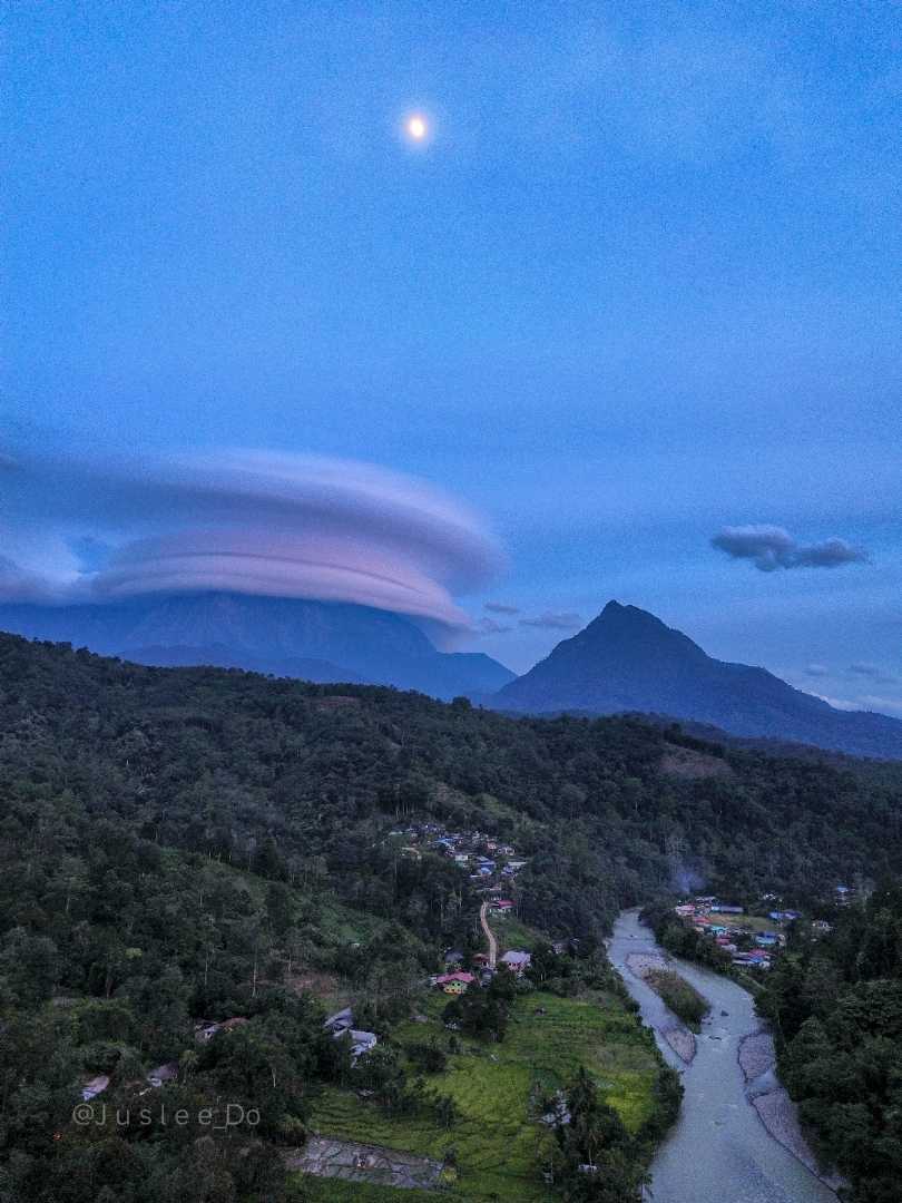 Mt Kinabalu and the Lenticular Cloud