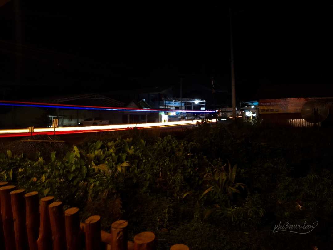 Malam di pinggiran jalan