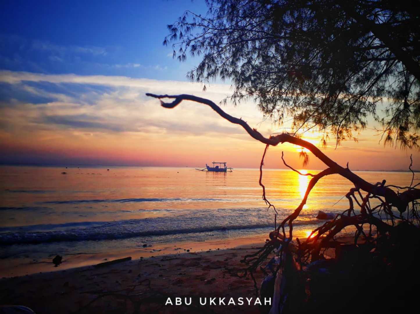 Matahari dan perahu