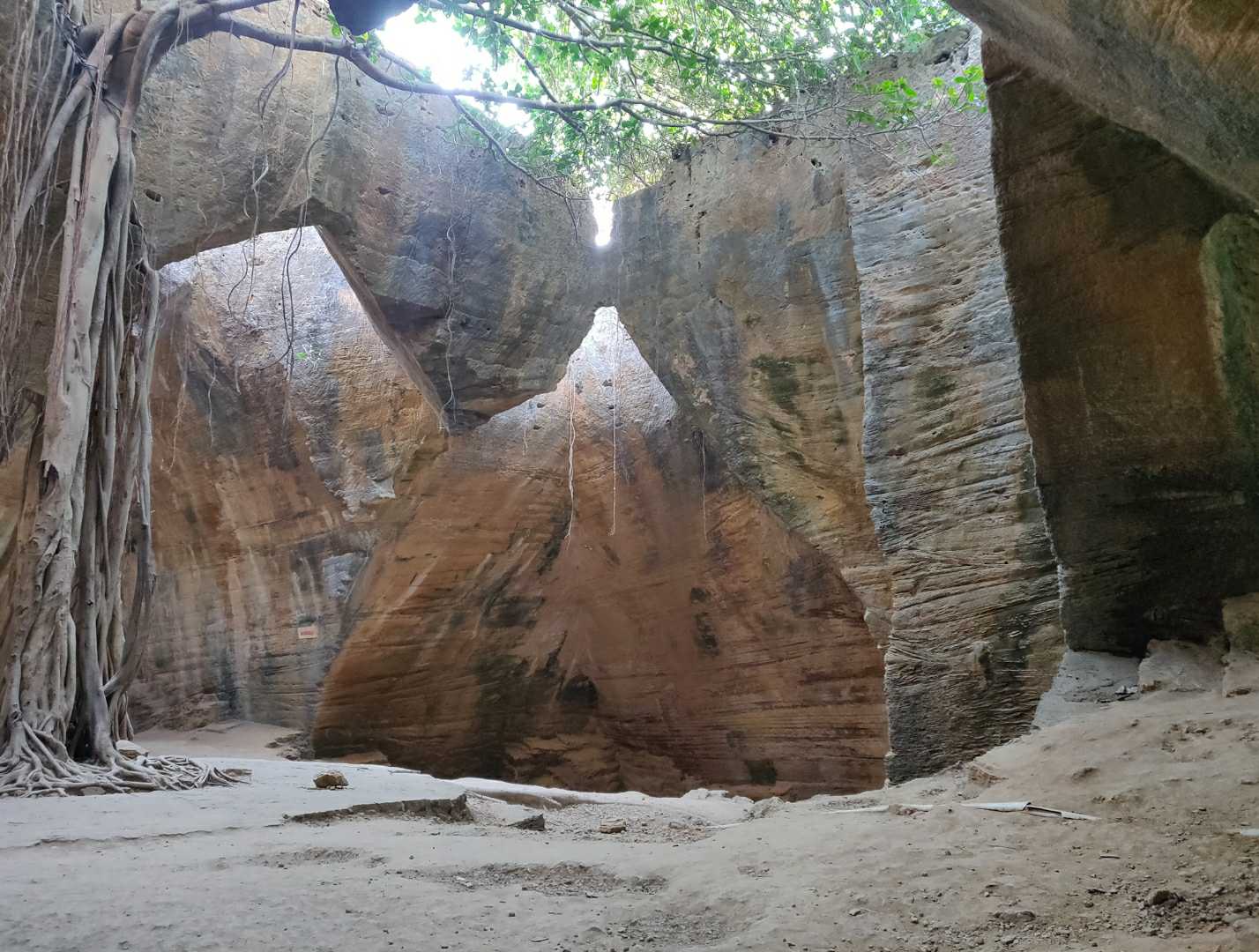 Naida Caves, Diu