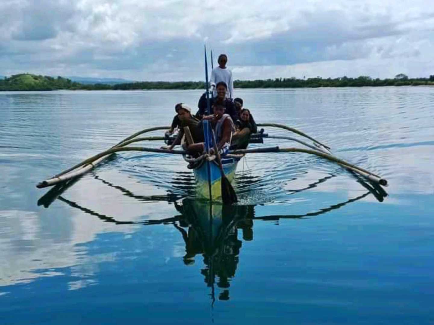 Floating Cabin: Bangka Ride