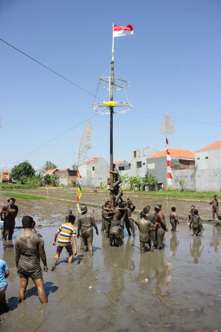 panjat pinang