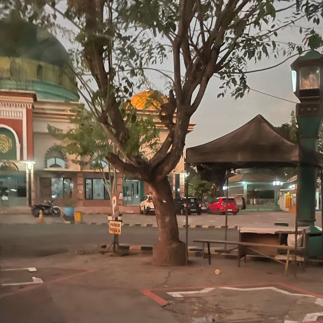 masjid menjelang magrib