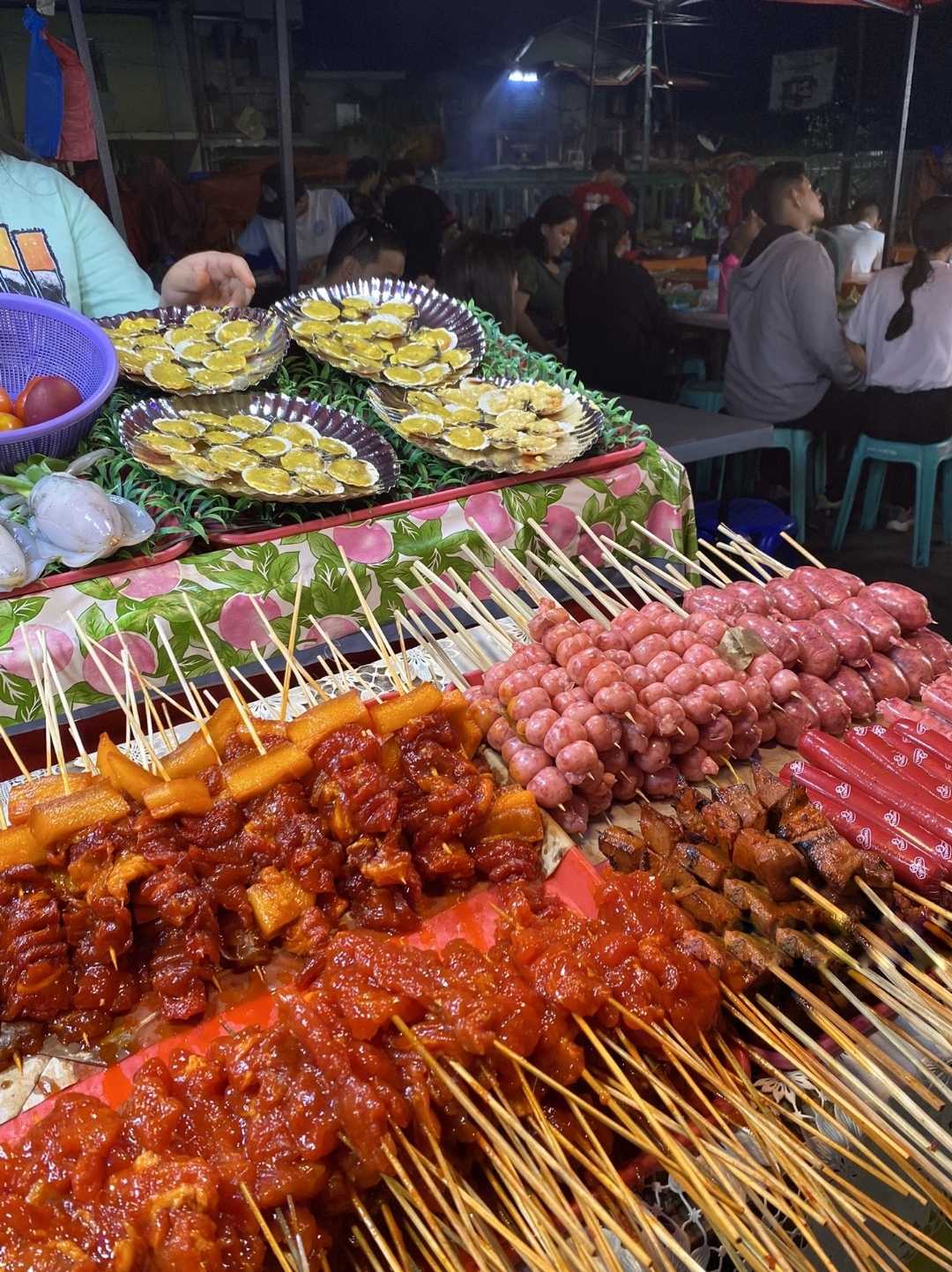 Pagkakan sa Naga night Market