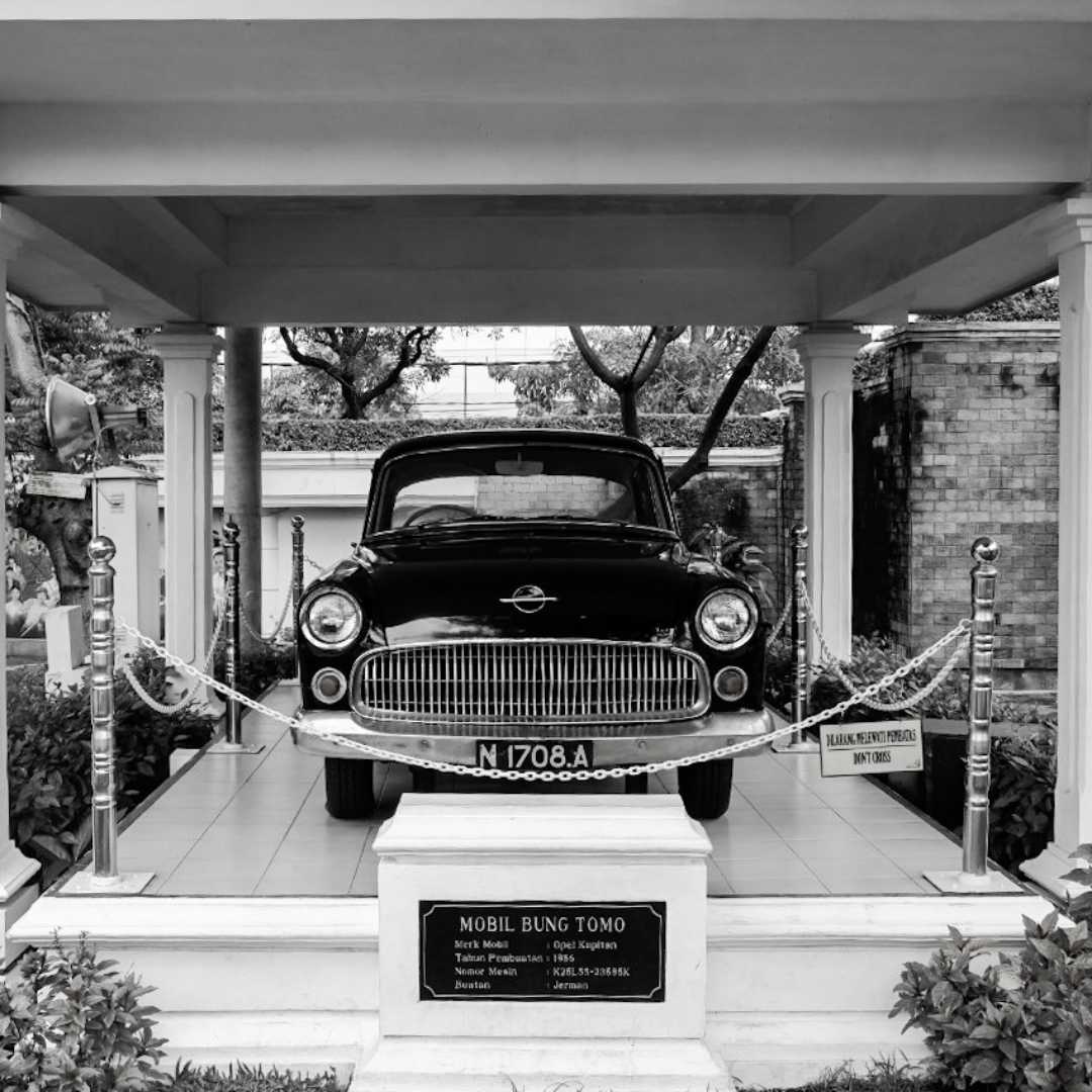 Opel Kapitan Bung Tomo