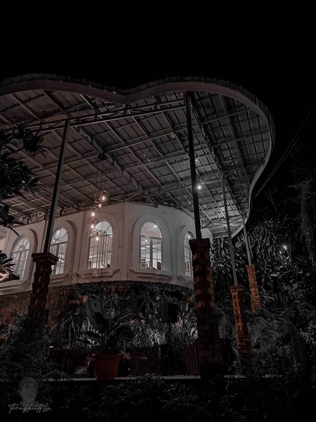 Kampung Awi Nature
Resto and Coffee