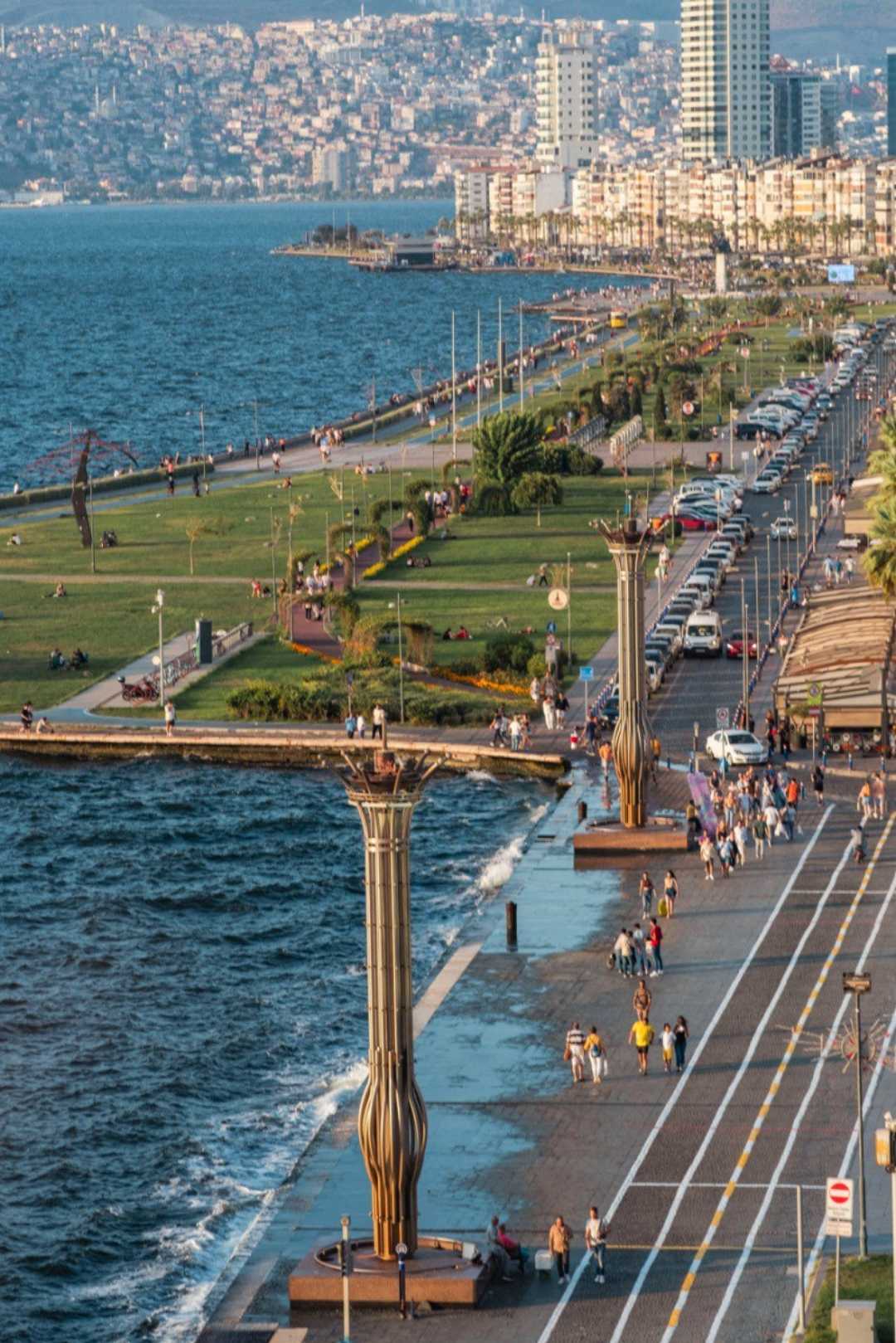 İzmir Cumhuriyet Meydanı