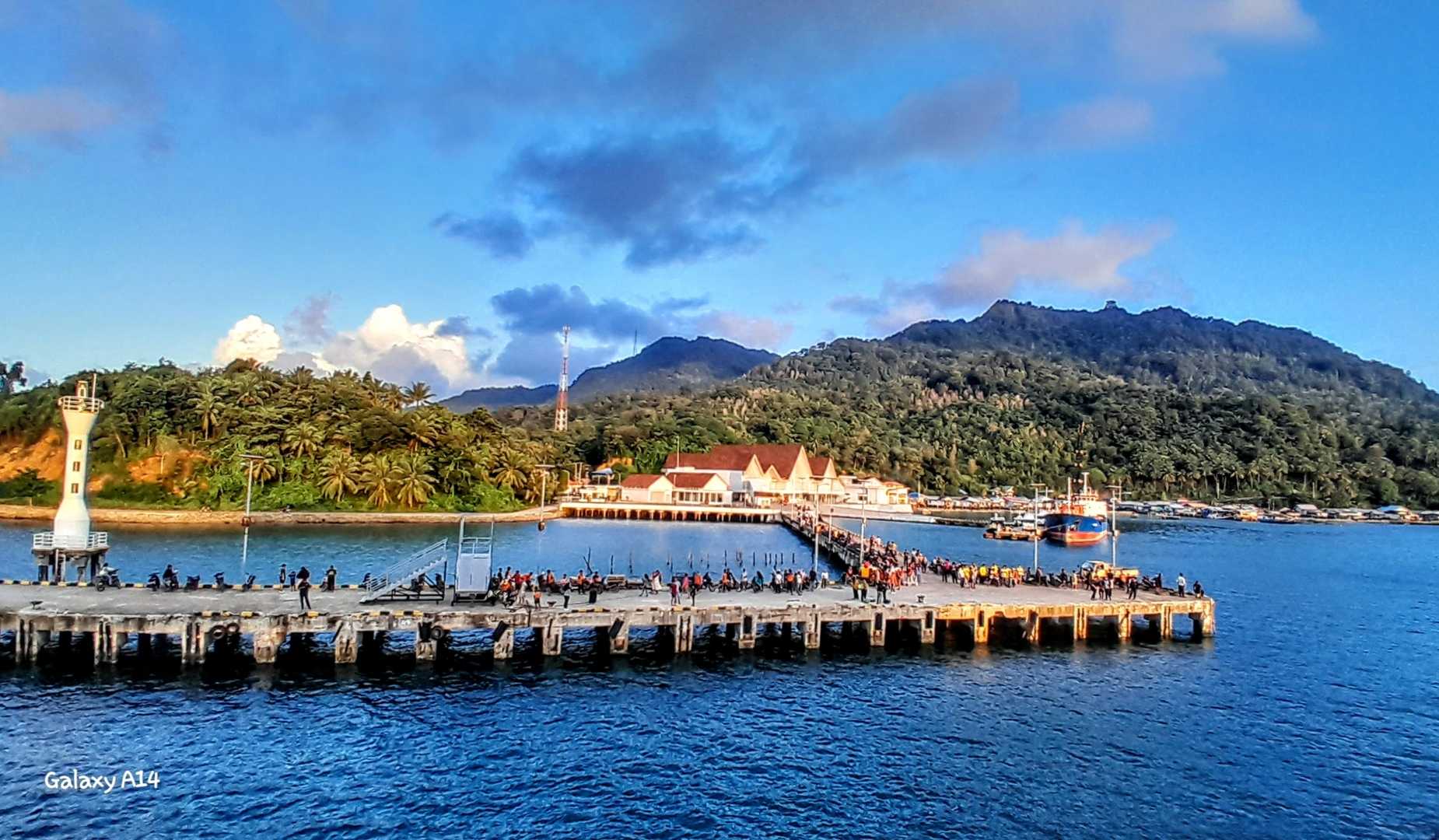 Pelabuhan Kecamatan Serasan
