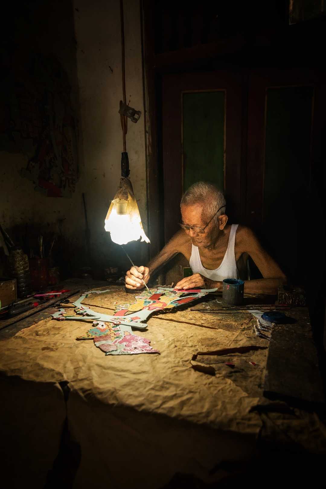 Pengrajin Wayang Kertas