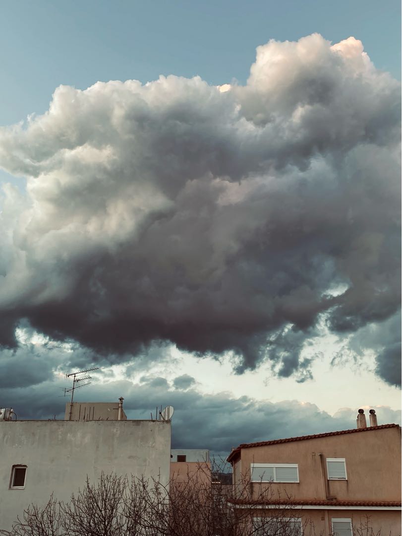 awesome weather ☁️🌦️🏡