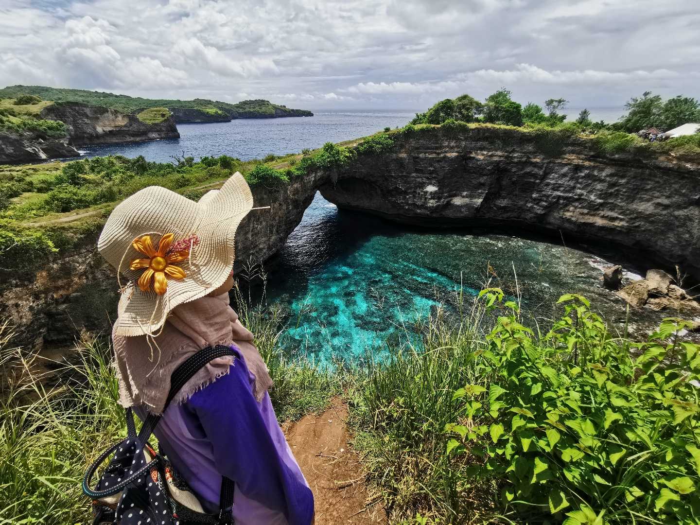 Pesona Broken Beach