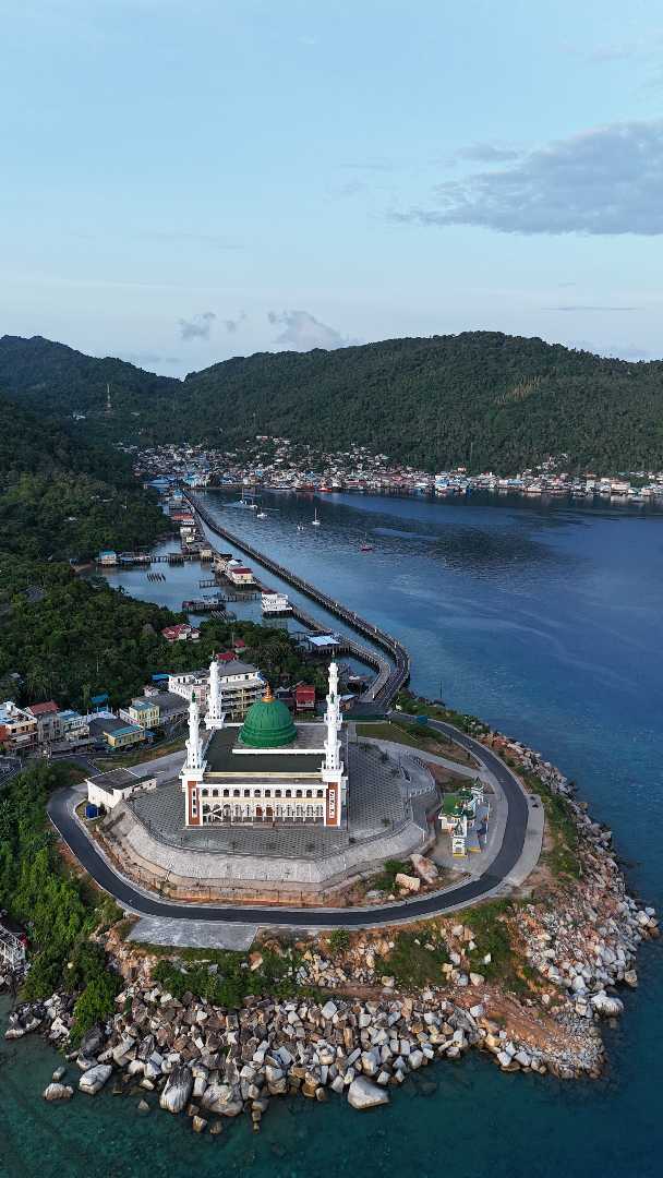 Masjid Agung Baitul Makmur Tarempa