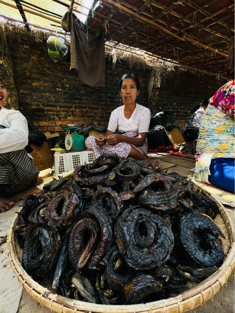 local dry eel sheller 