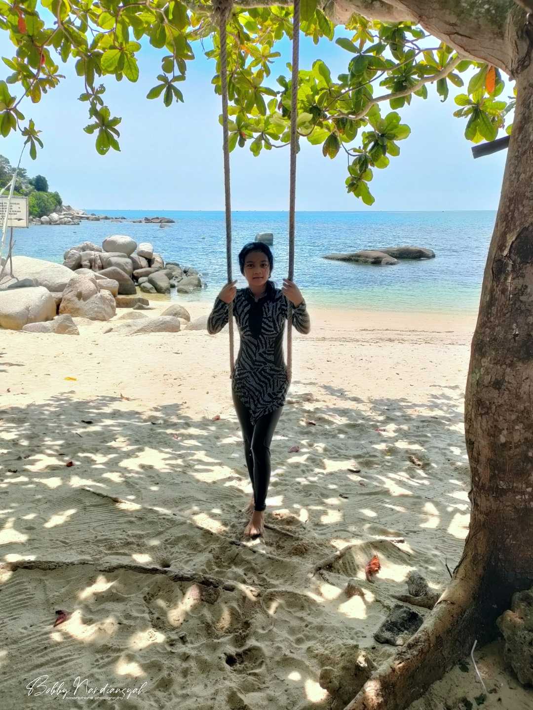 Keindahan Pantai Trikora 3