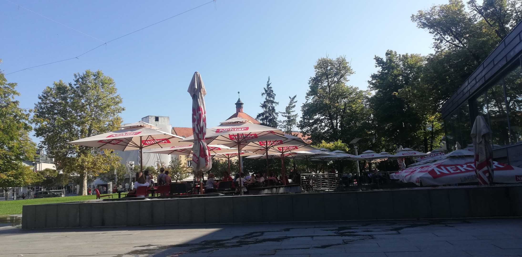 Smaller park with caffe bar