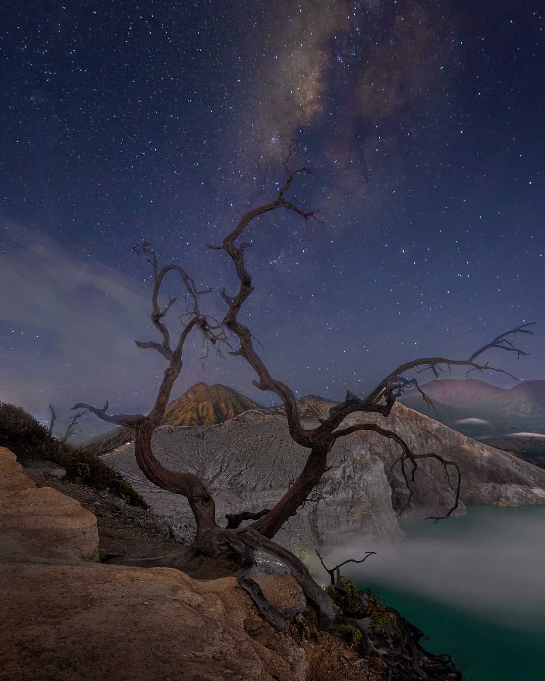 Kawah Ijen saat dini hari