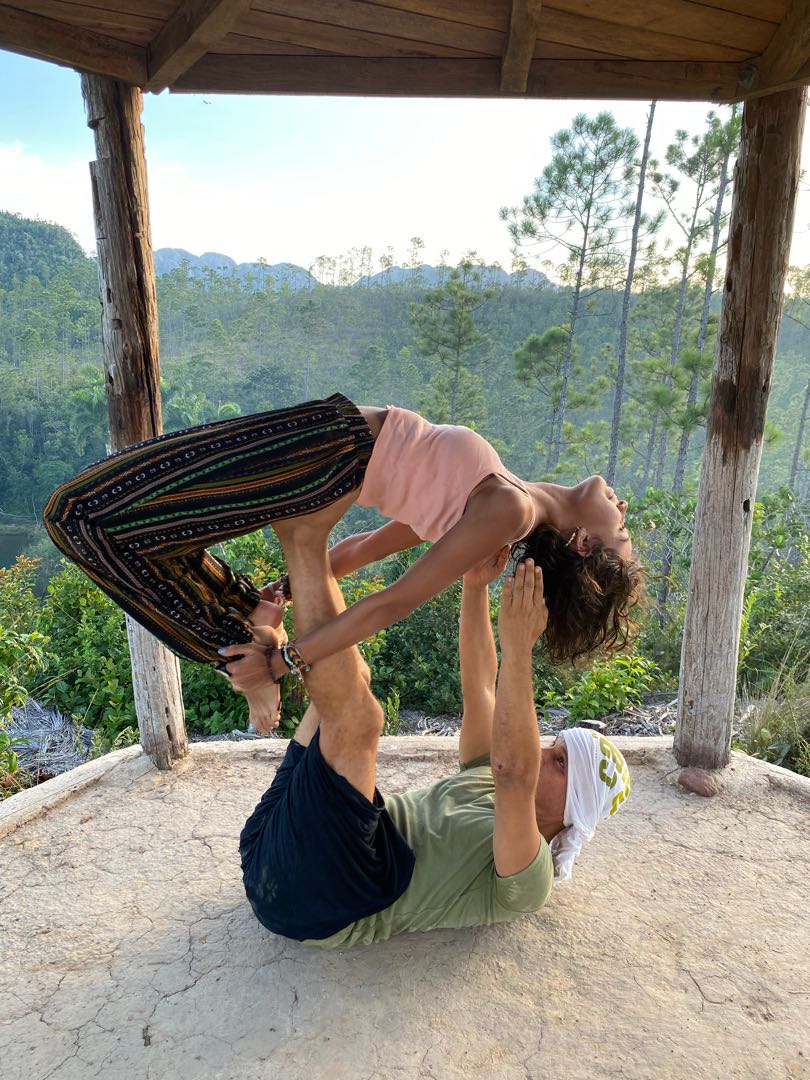un poquito de yoga en el monte 