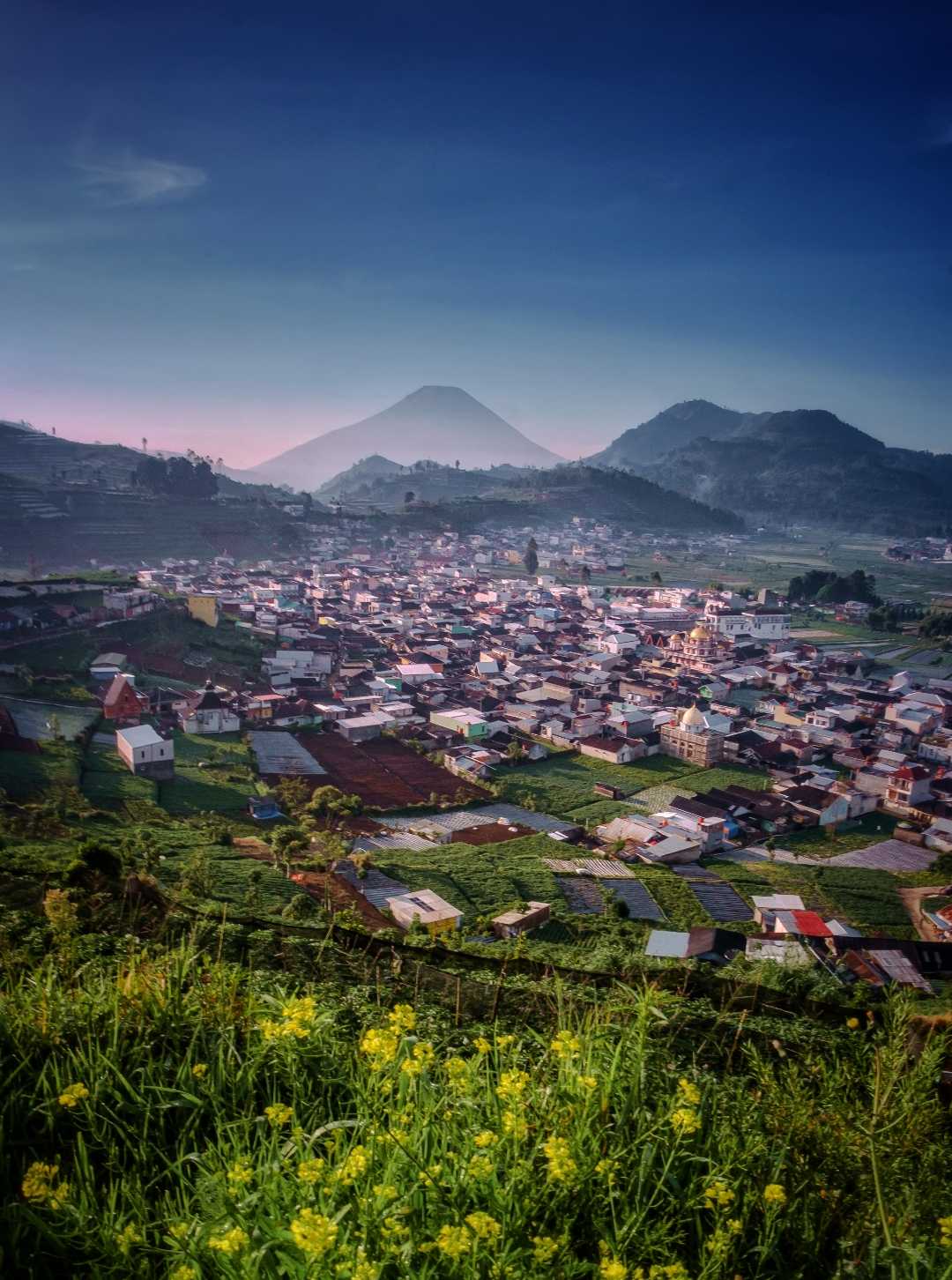pemandangan bukit scooter dieng 