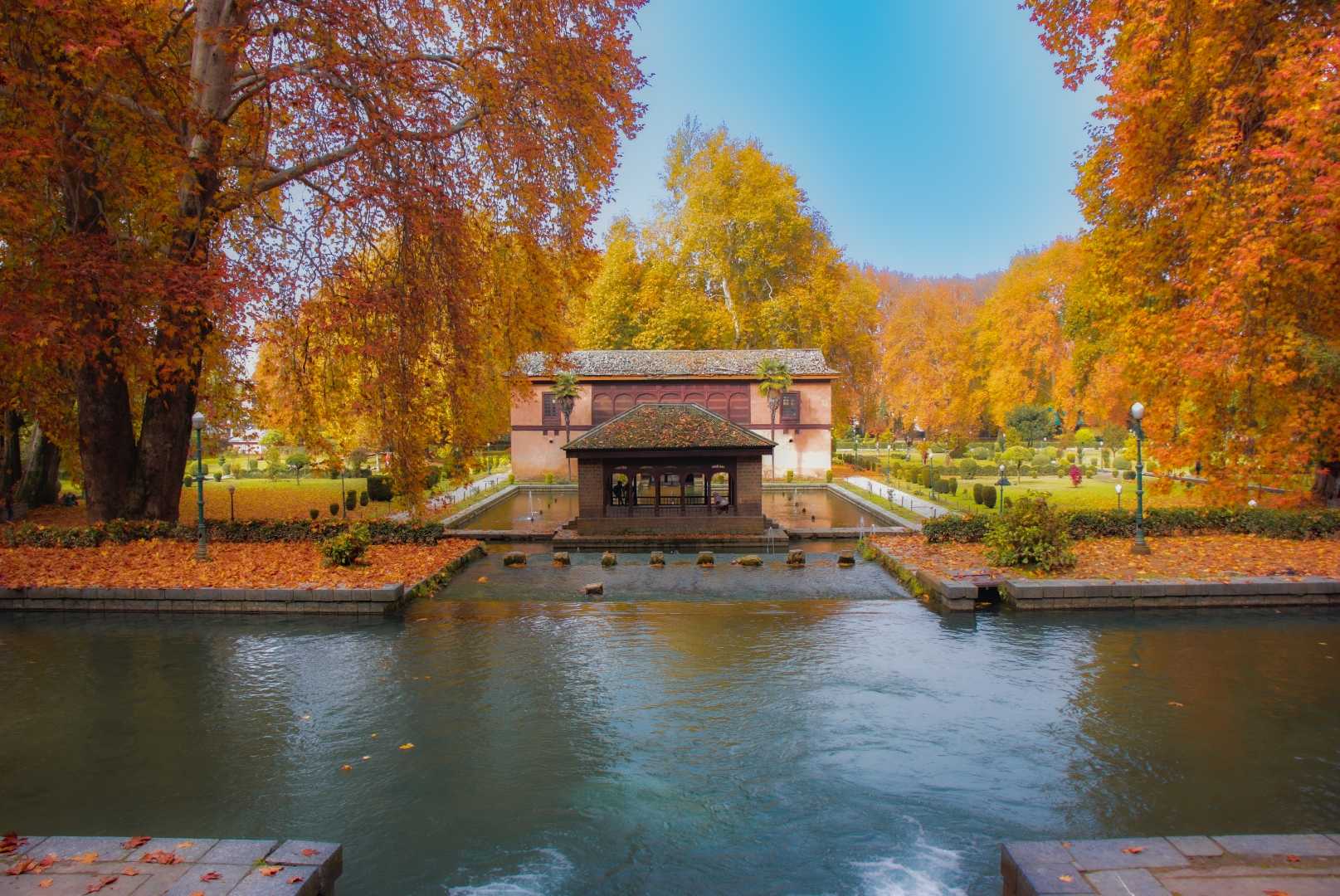 Achabal mughal garden 