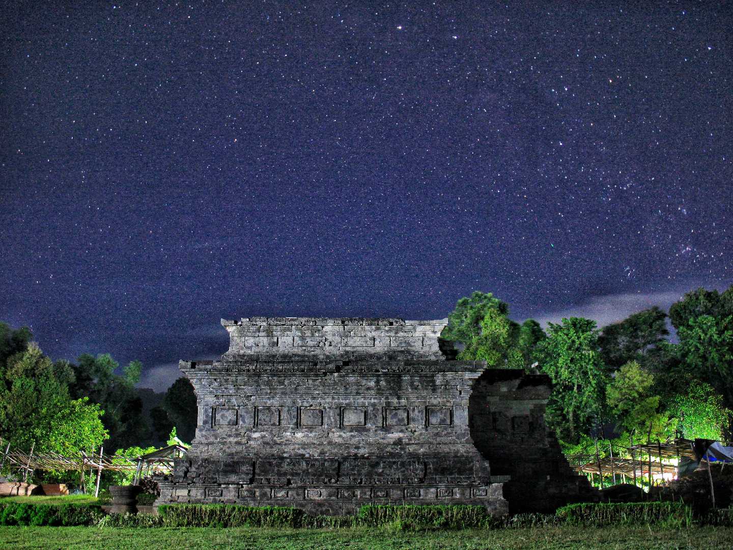 sanggrahan temple