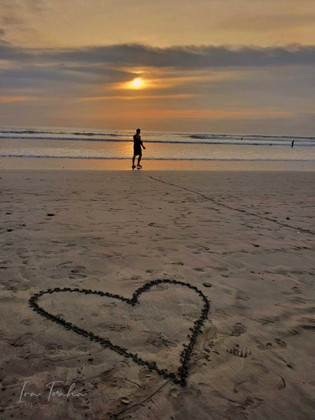 Sunset di pantai Kuta