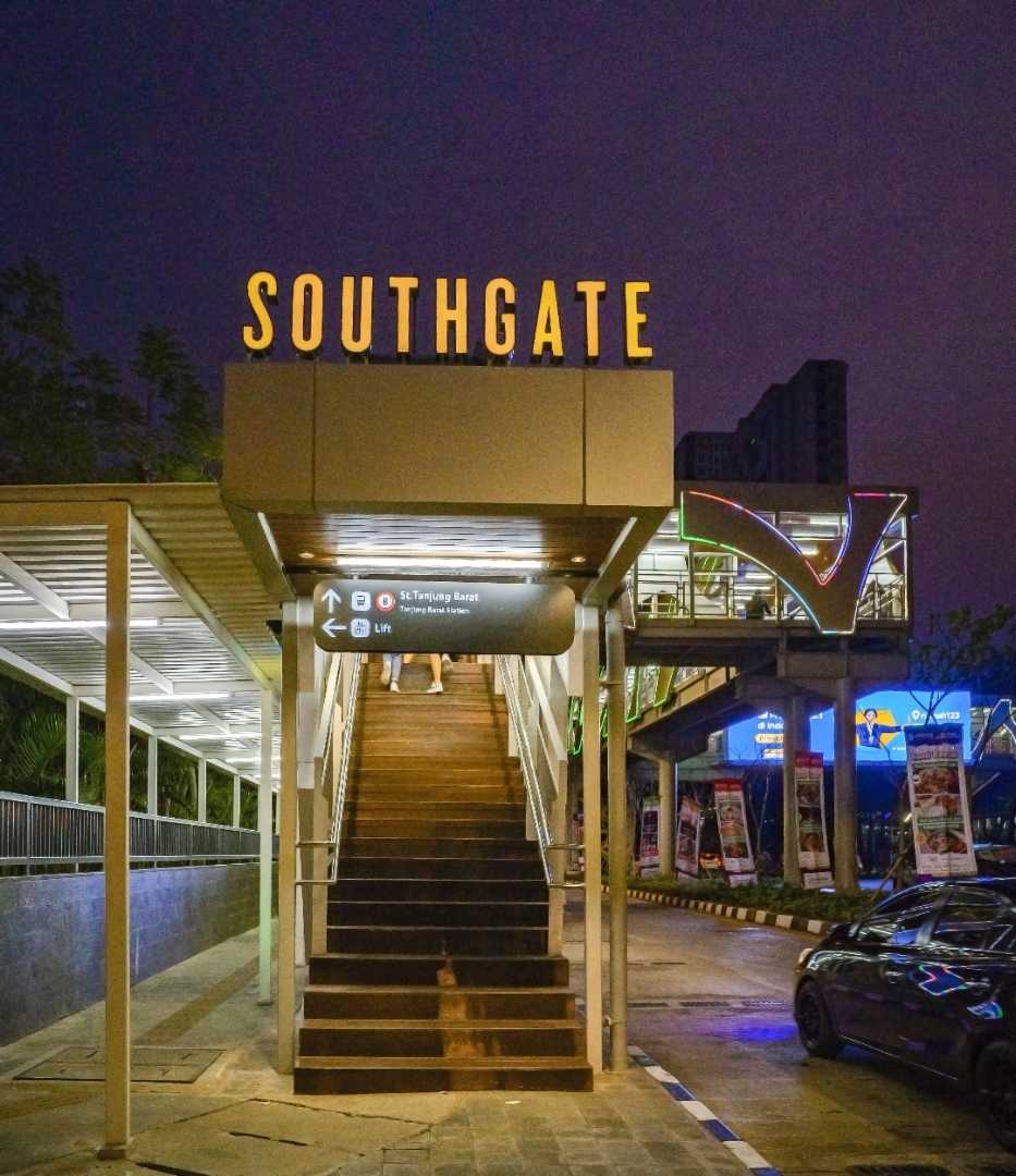 JPO Tanjung Barat (Skybridge Southgate)