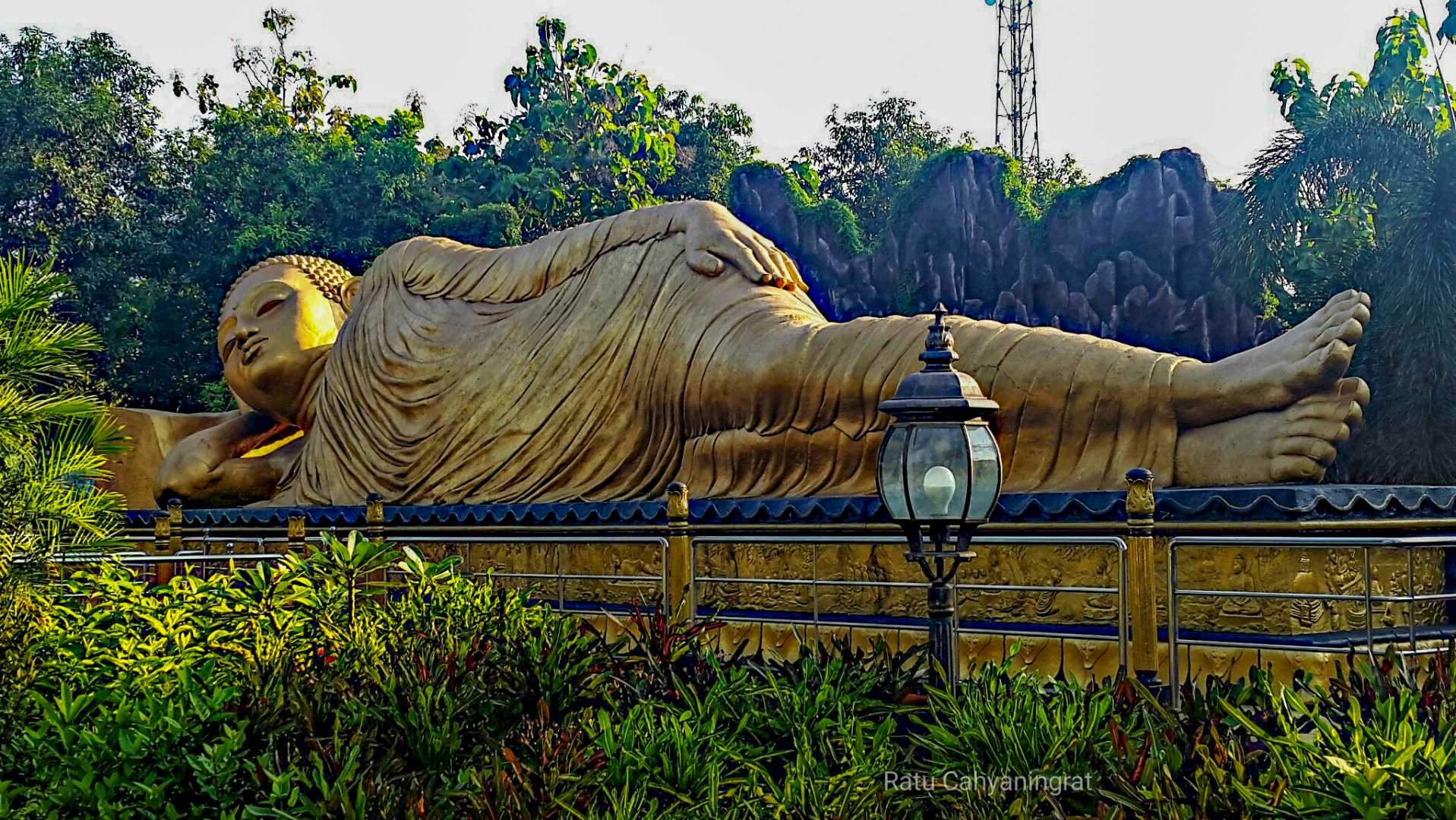 THE LARGEST SLEEPING BUDDHA STATUE INDONESIA, MOJOKERTO