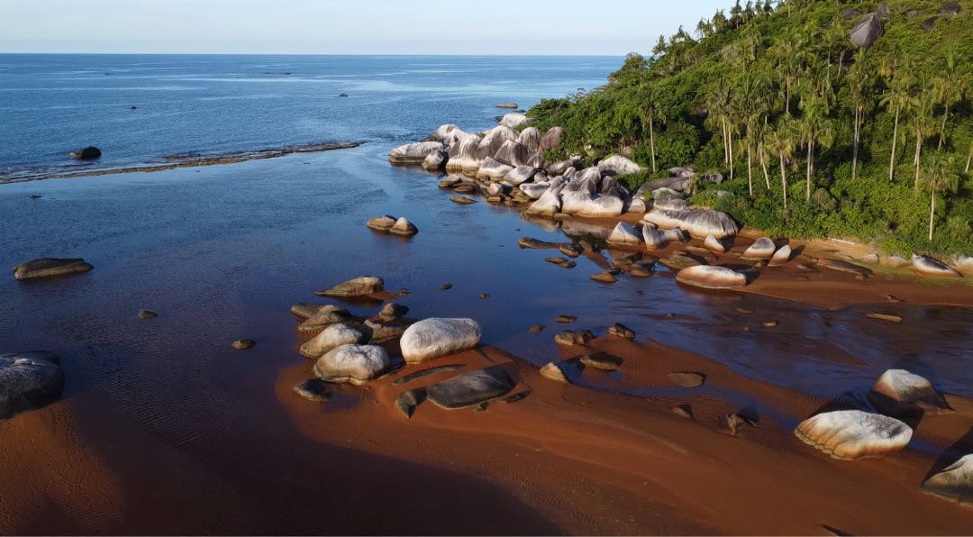 Pantai Pasir Merah