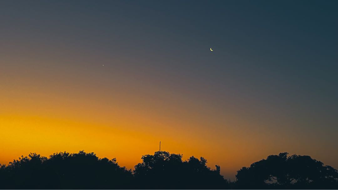Love the moon 🌙 and still be jealous of the stars ✨  