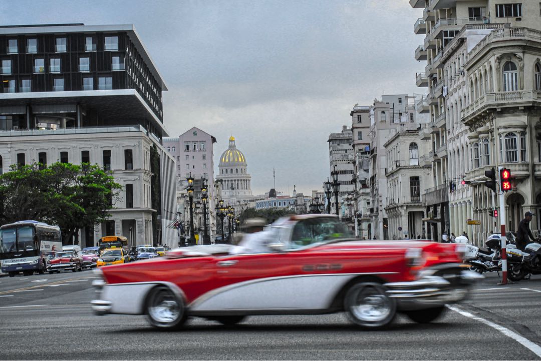 Fast through #Havana 🚗 