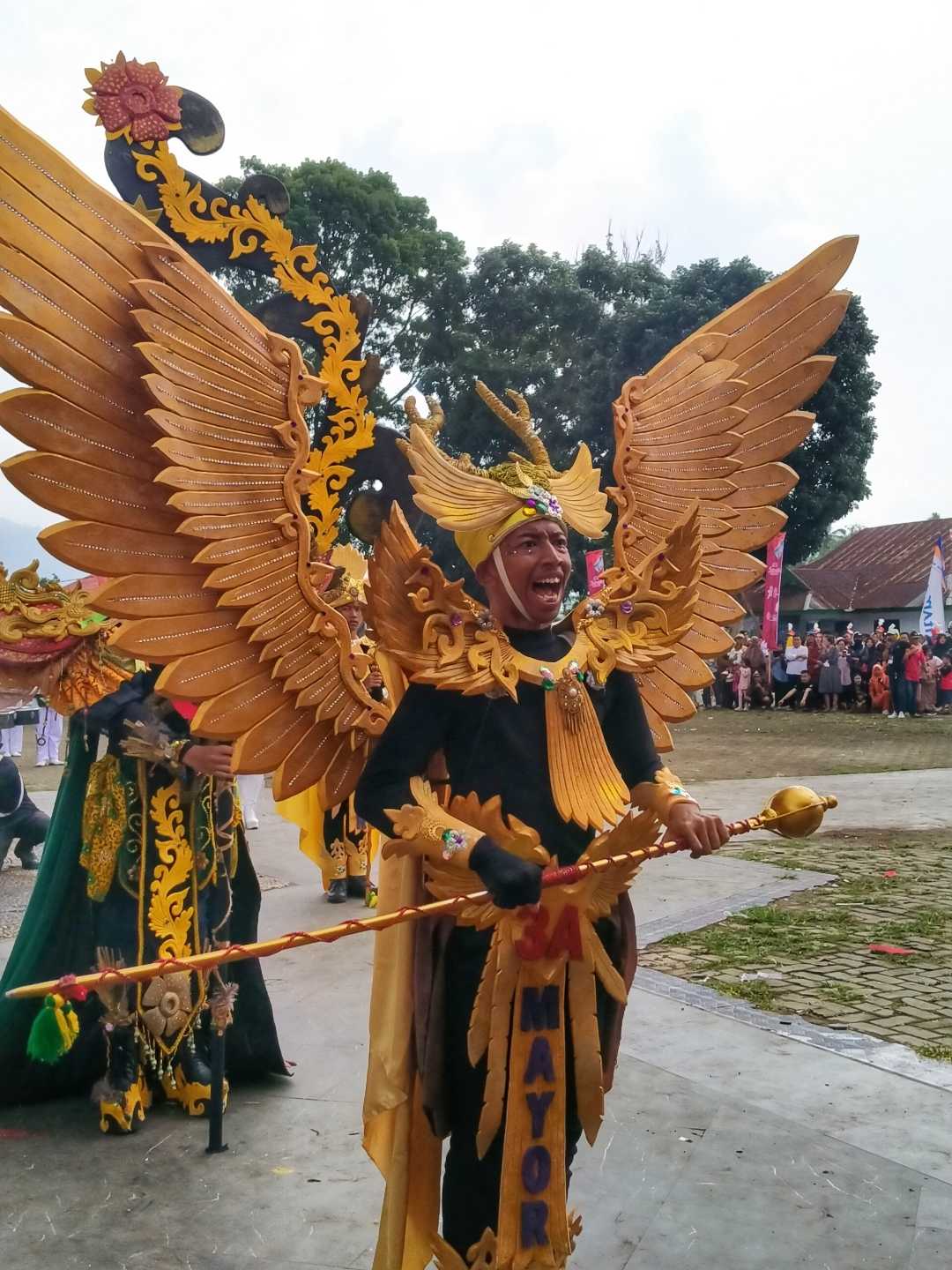 Kostum Burung Garuda