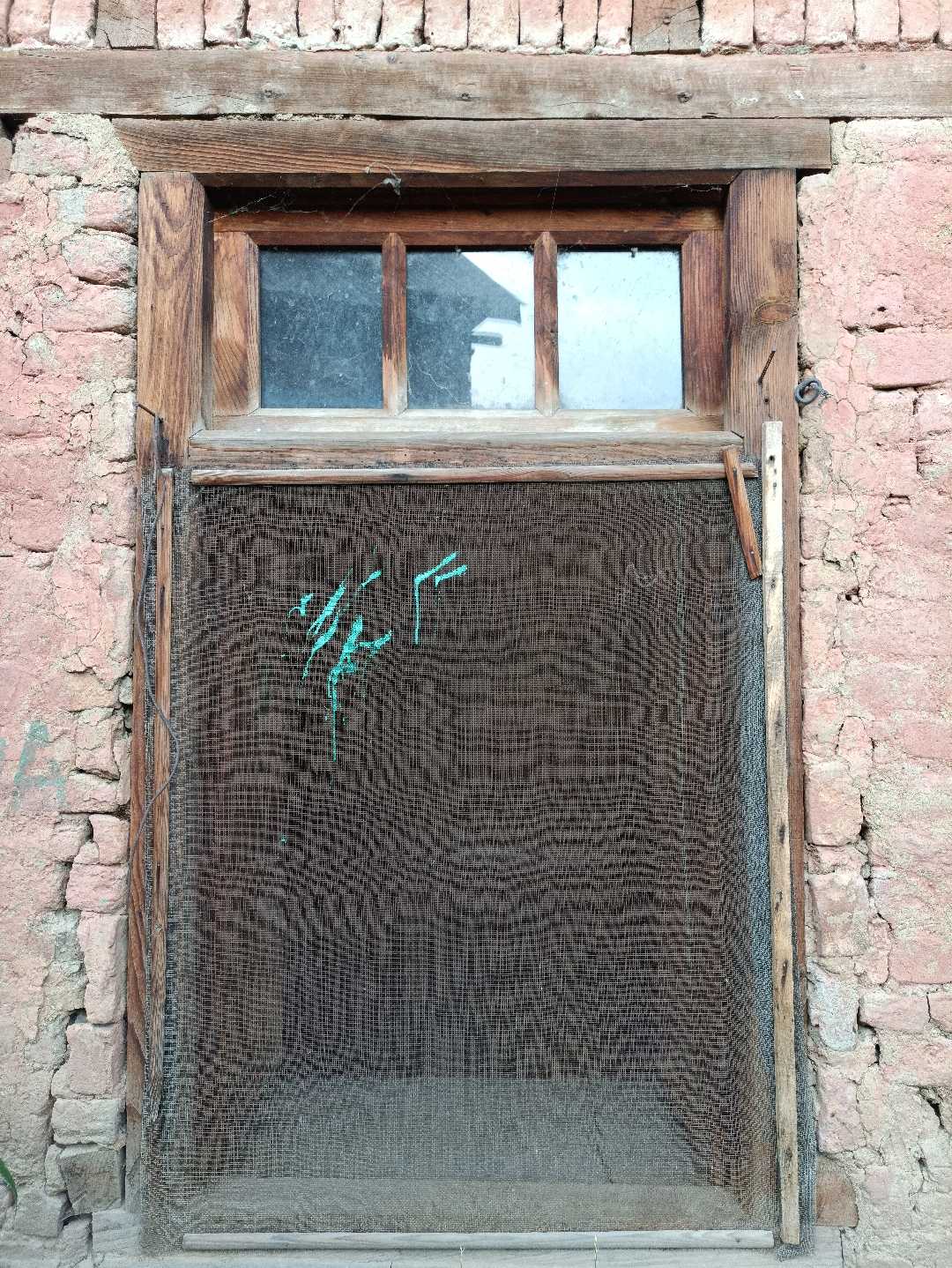 v