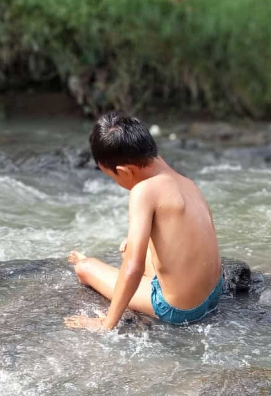 nunggu teman berenang