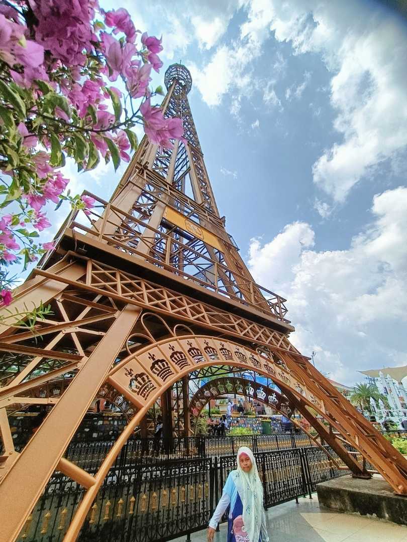 Menara Eiffel Madiun