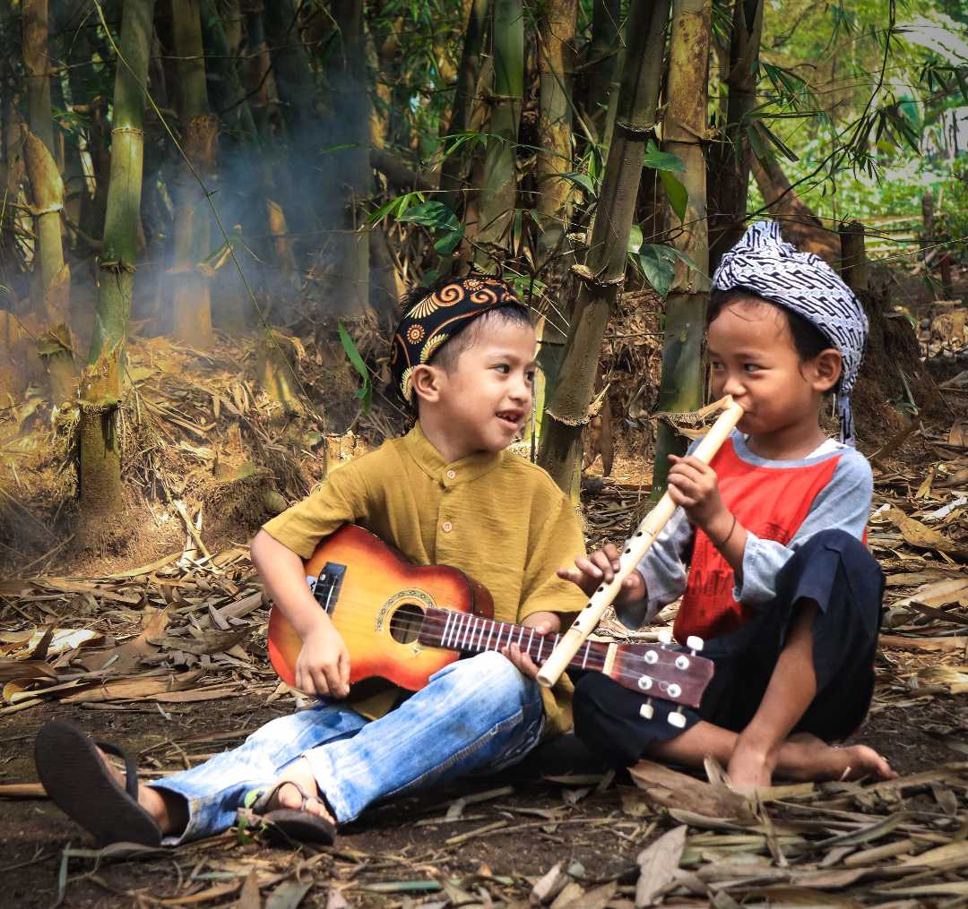 Anak-anak bermain