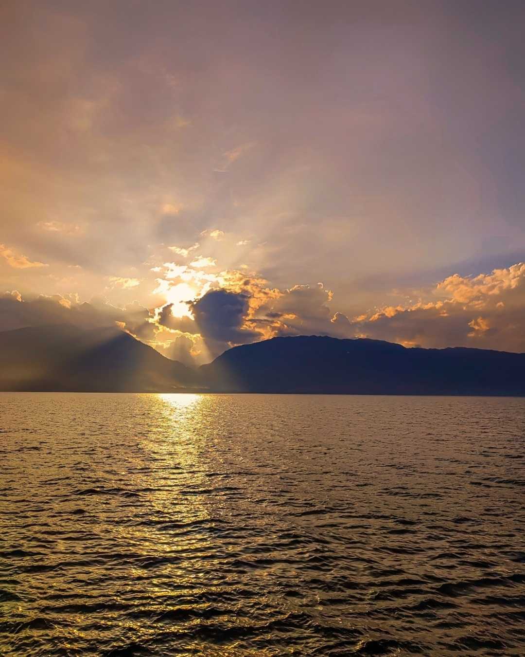 Senja di Danau Singkarak