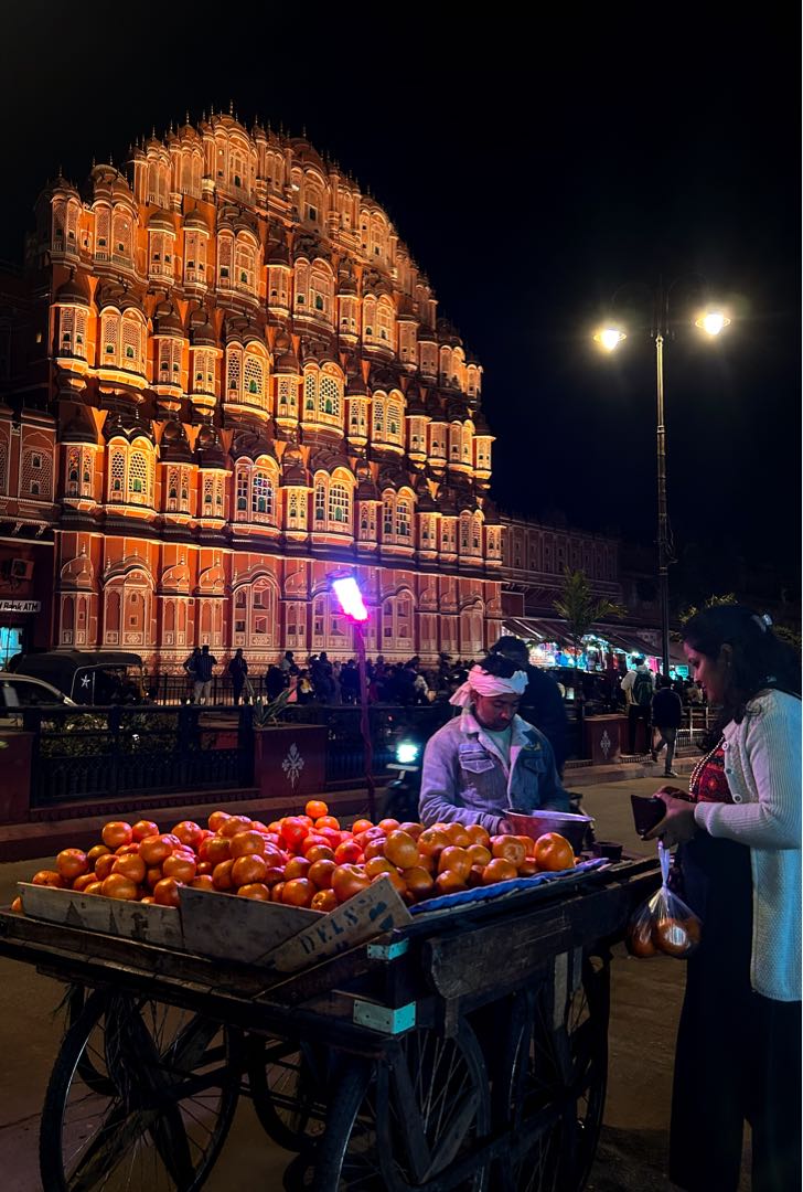 Evening stroll around Hawa Mahal
